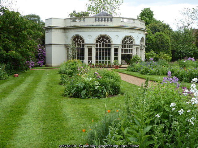 The Garden House, in Osterley Park's ornamental gardens (cc-by-sa/2.0 - © pam fray - geograph.org.uk/p/4966662)